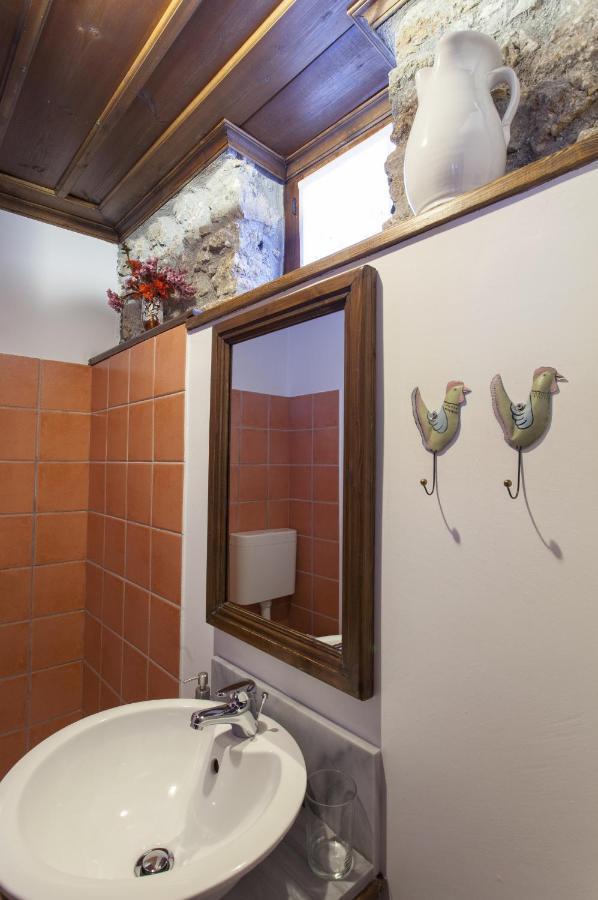 Mpelleiko Hotel Стемница Екстериор снимка