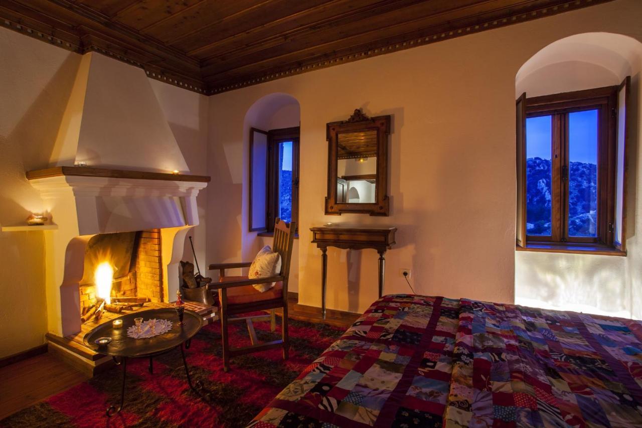 Mpelleiko Hotel Стемница Екстериор снимка