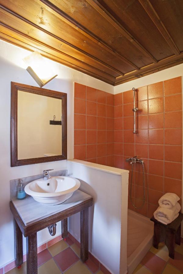 Mpelleiko Hotel Стемница Екстериор снимка